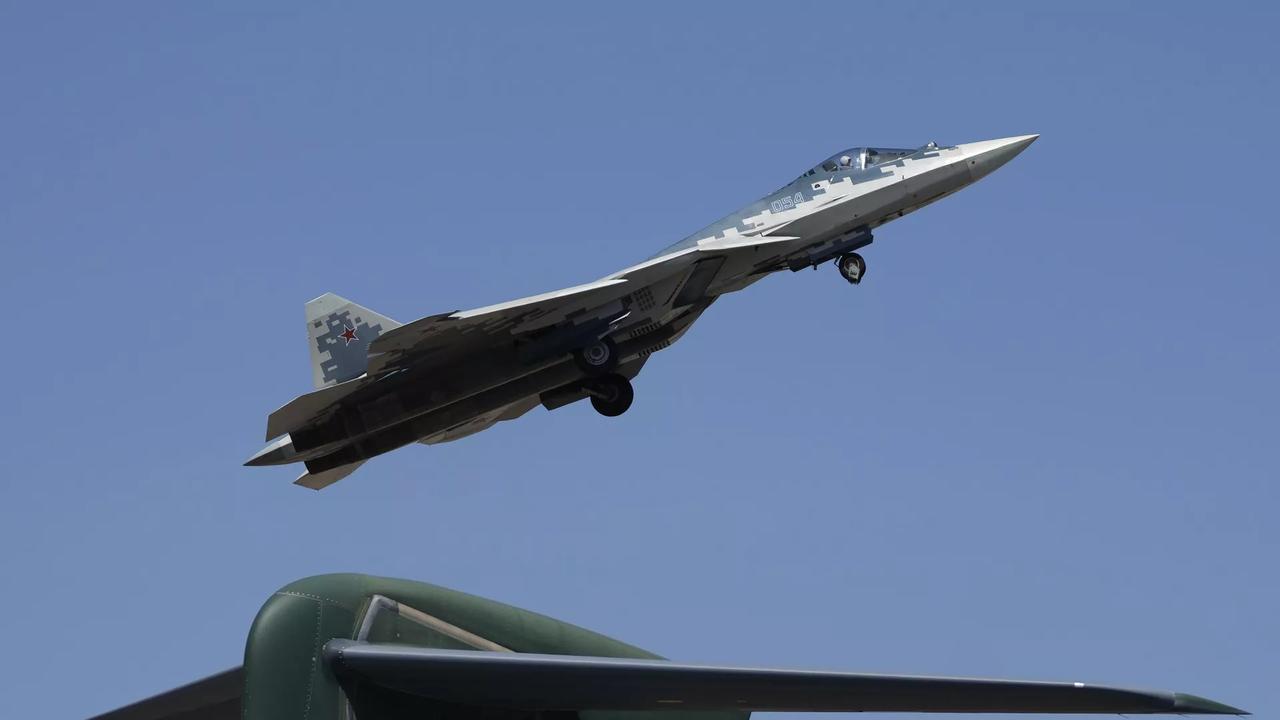 俄罗斯第五代战斗机热销。俄罗斯国防出口公司4月14日在2026年马来西亚国际