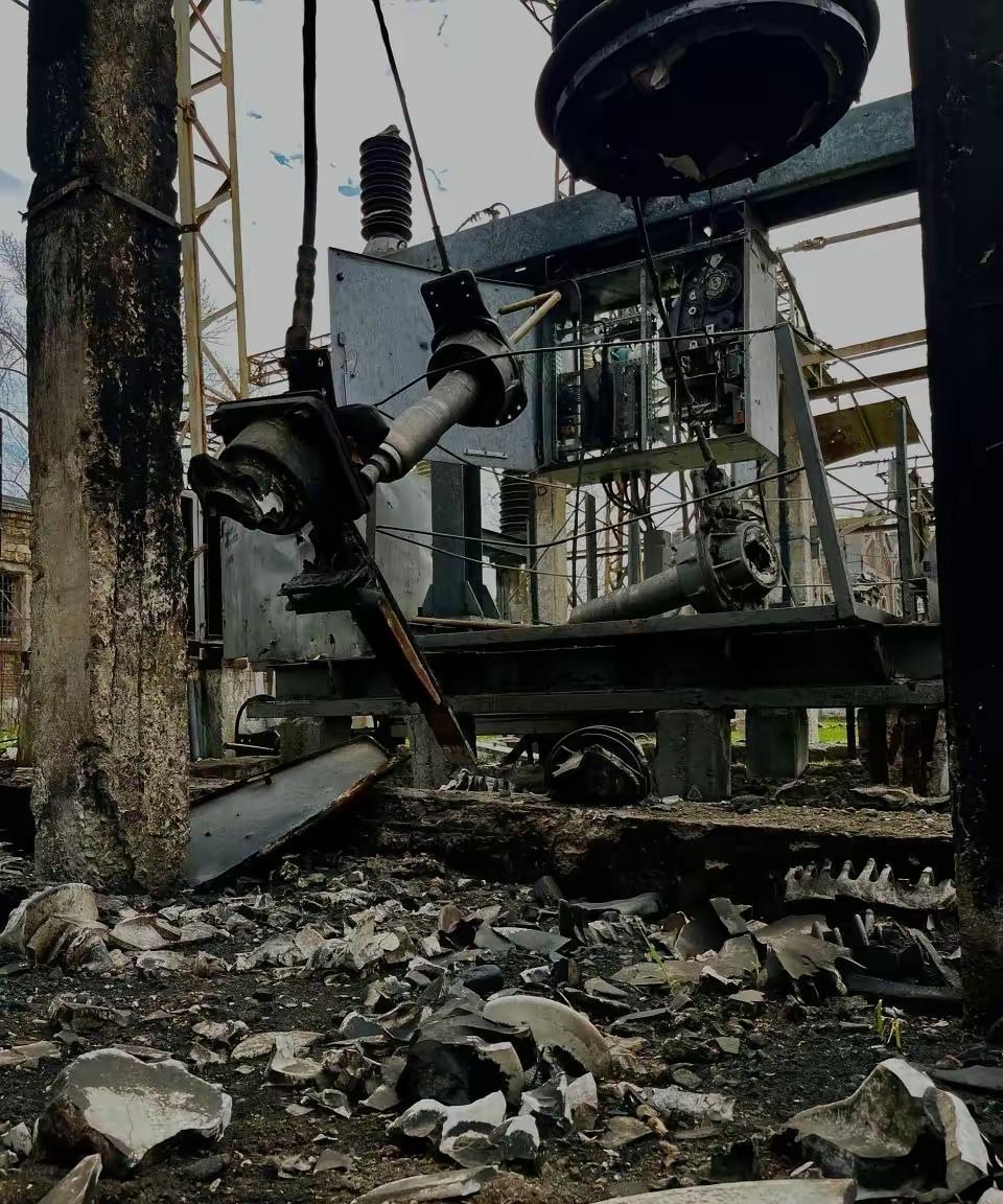 敖德萨也没有逃过像基辅的遭遇啊，敖德萨的一处变电站遭受到了俄军无人机和导弹的联合