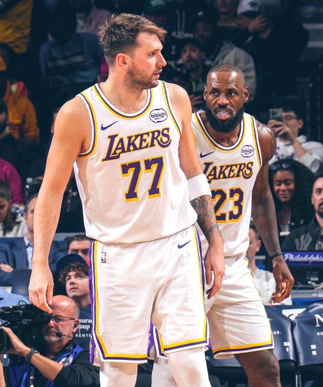 逆天雷迪克，东契奇因挫伤退出比赛！这家伙的脑子不知道在干嘛，必须要让别人来承受他