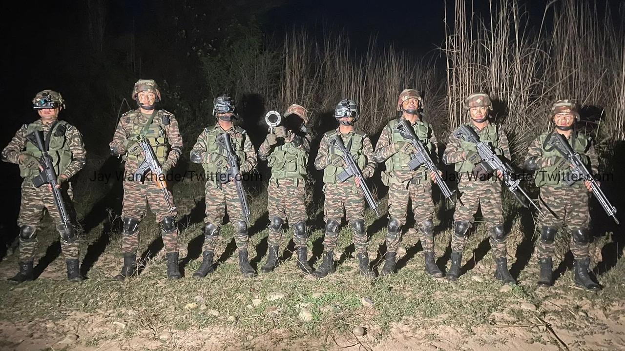 印度侦察兵装备西格716突击步枪