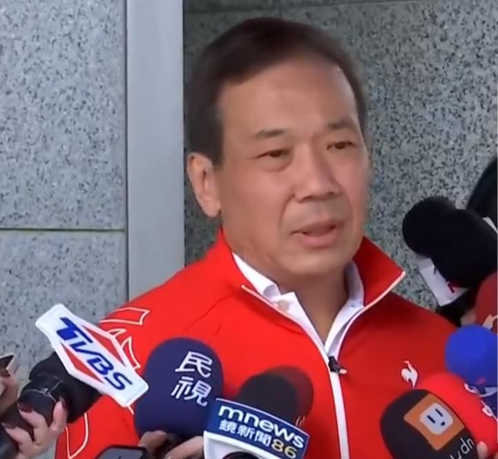 国民党台北市议员钟小平真的很坏，都有点怀疑他是不是绿营民进党放在蓝营国民党里面“