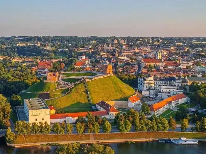 立陶宛撑了三年多，终于扛不住了！2021年底因为允许台湾用“台湾”名义在维尔纽斯