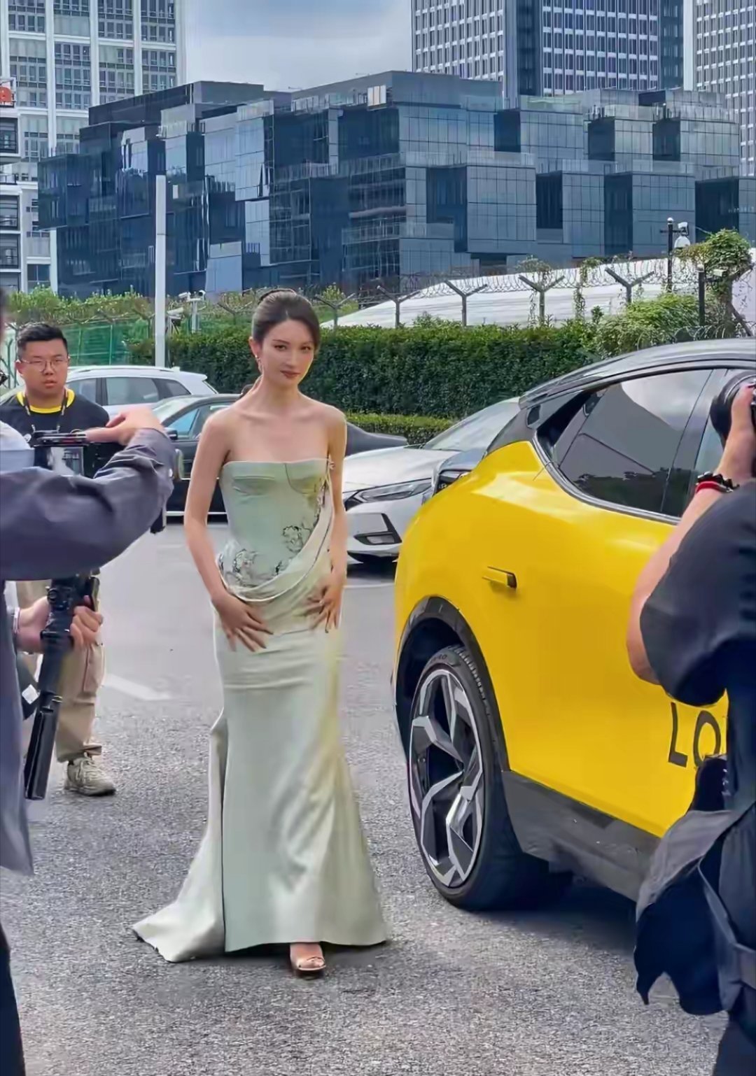 金晨怎么美成这样了金晨现身活动，美出新高度，温婉大气宛如仙子！​​​