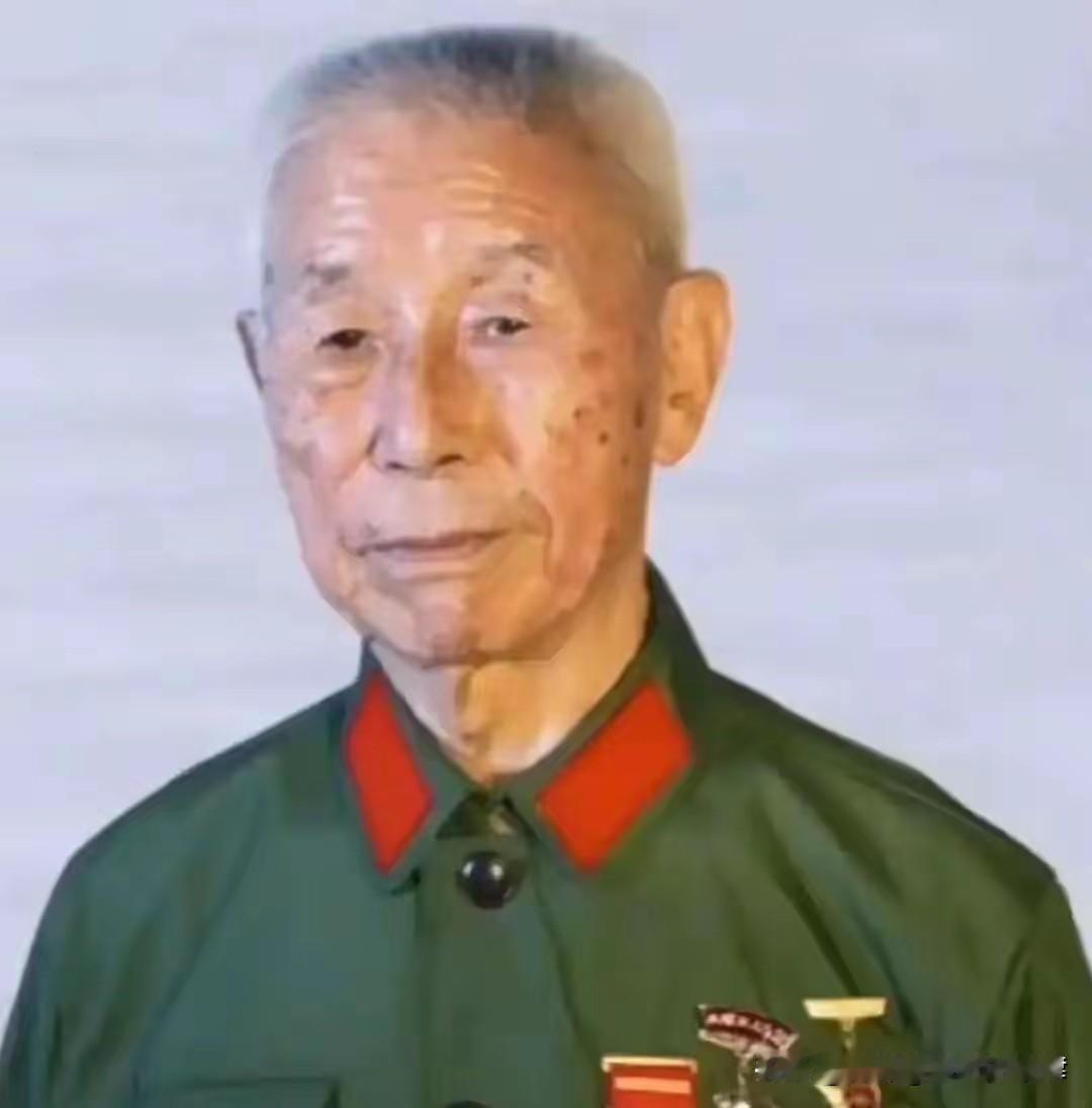 1981年法卡山血战，团长下令亲外甥第一批冲进敢死队，55分钟收复高地，23岁少