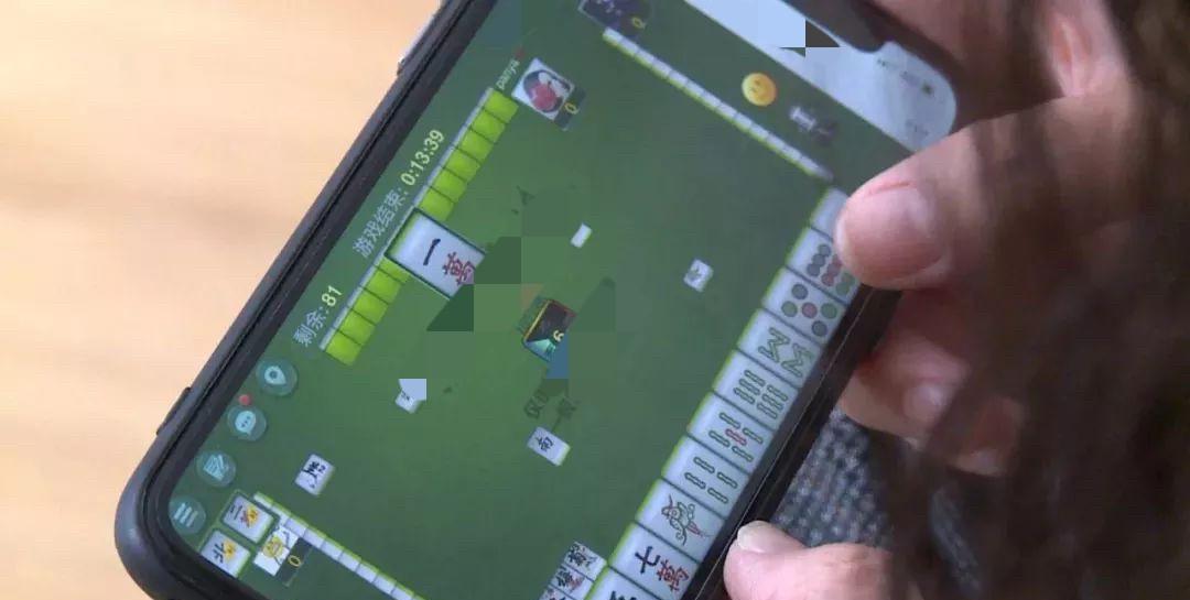 四川，一女子在一款APP上打麻将消遣，2年间赢了88000元，输了82000元，
