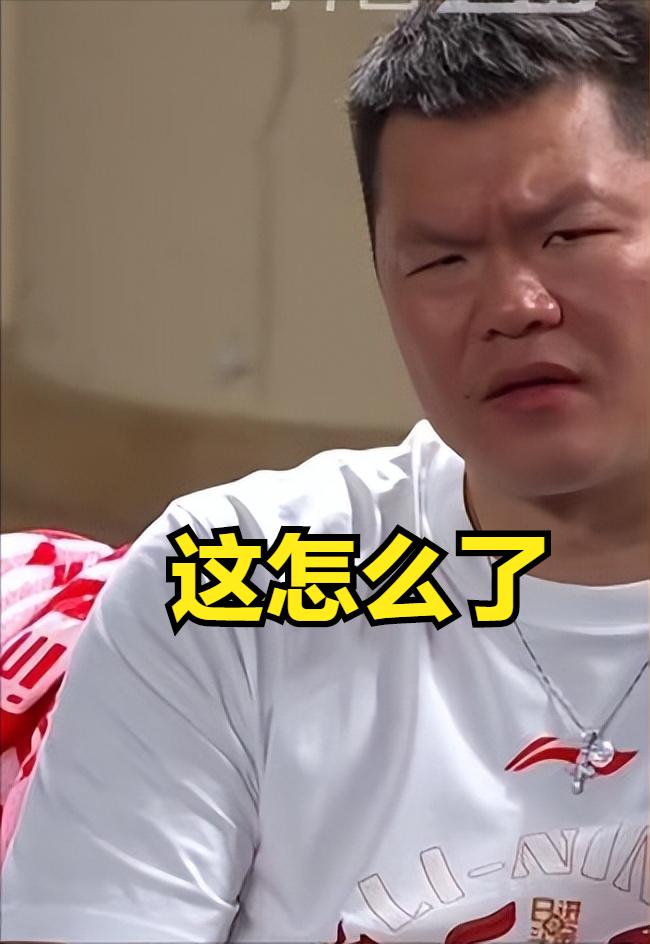 胡明轩今晚对阵新疆队15投4中，三分球11投3中，表现与全明星赛上判若两人。全