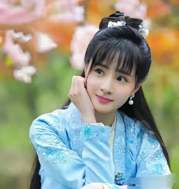 之前有个女演员演过方大厨古装剧，他们让她去陪酒，她不去，后来就不给她工作，还到欠