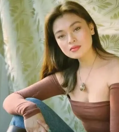 1987年，张艺谋筹拍《红高粱》，女主选了“丰乳肥臀”的史可，然而，巩俐也想出演