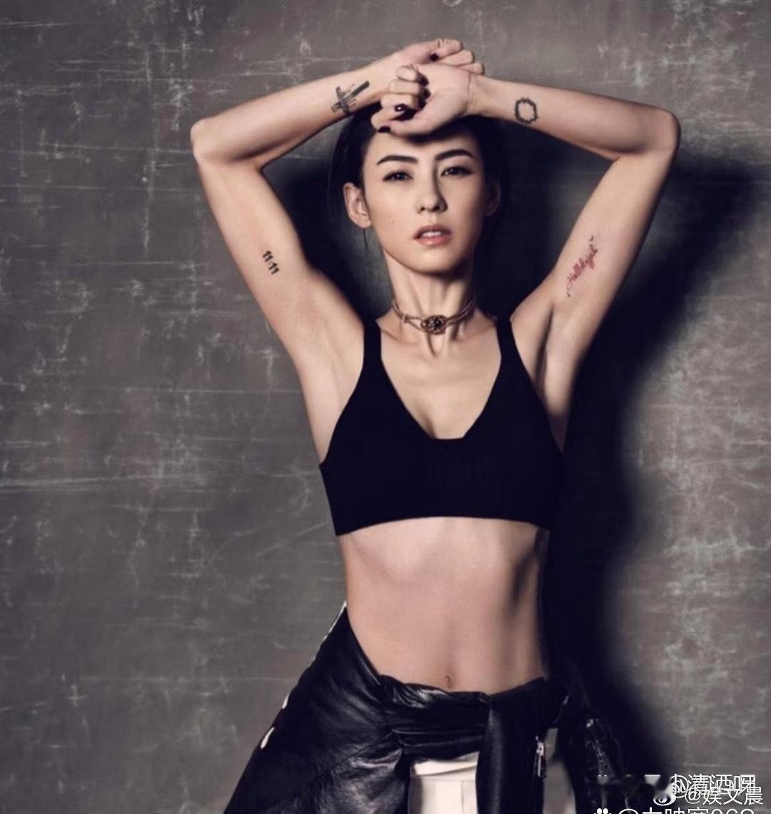 张柏芝颜值依旧封神，眉眼自带风情韵味，美貌常年在线，惊艳十足。