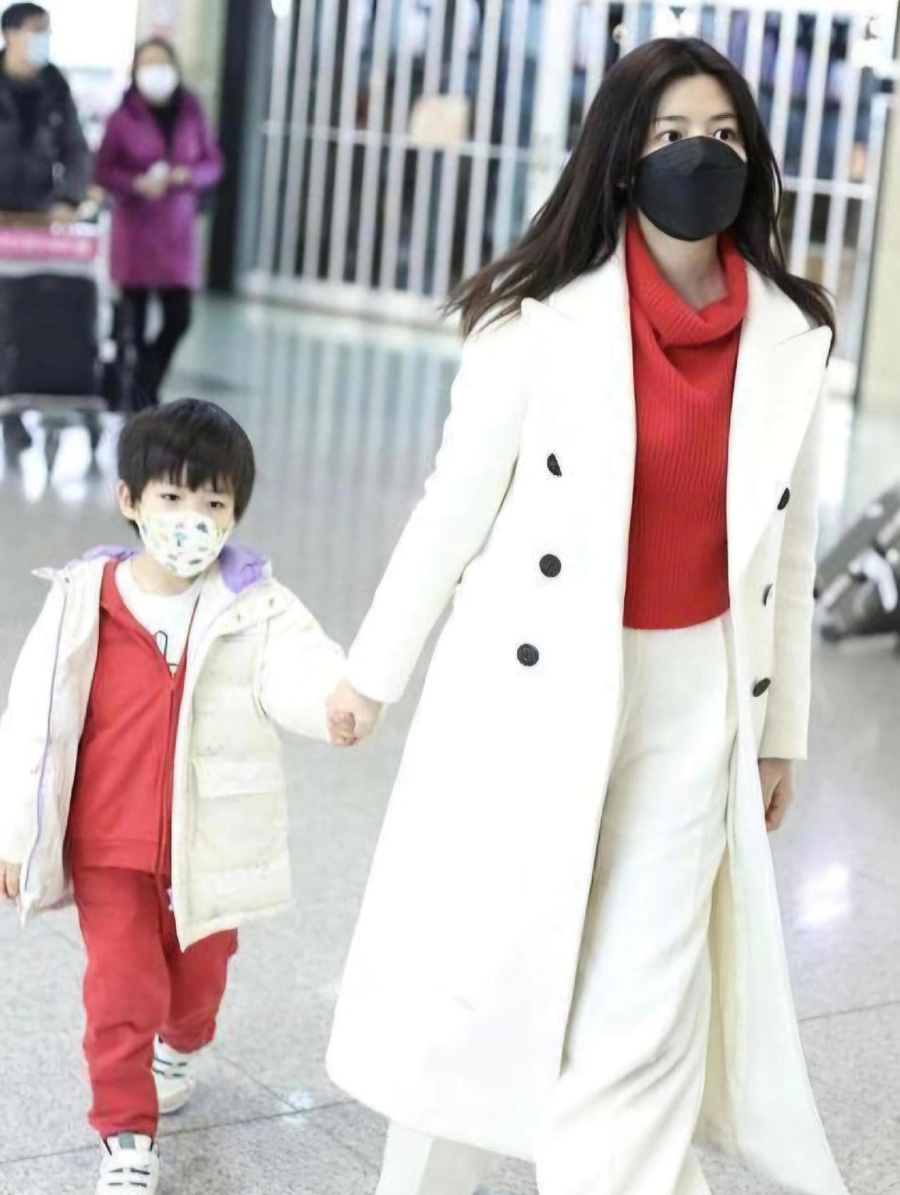 陈妍希结婚这些年过年都是带着儿子小星星先回陈晓的老家安徽，之后再回台北和父母过年