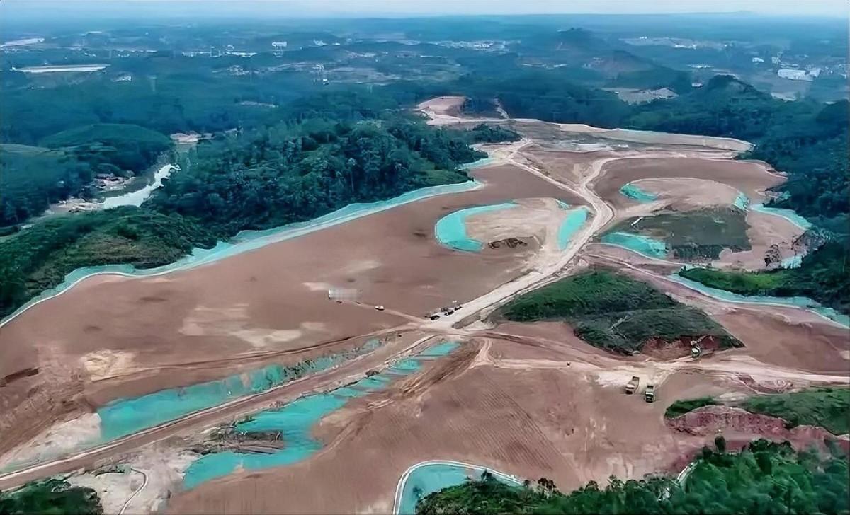 平陆运河开挖产生的3.15亿立方米土石方，造出近1、39万亩良田。可别小看工