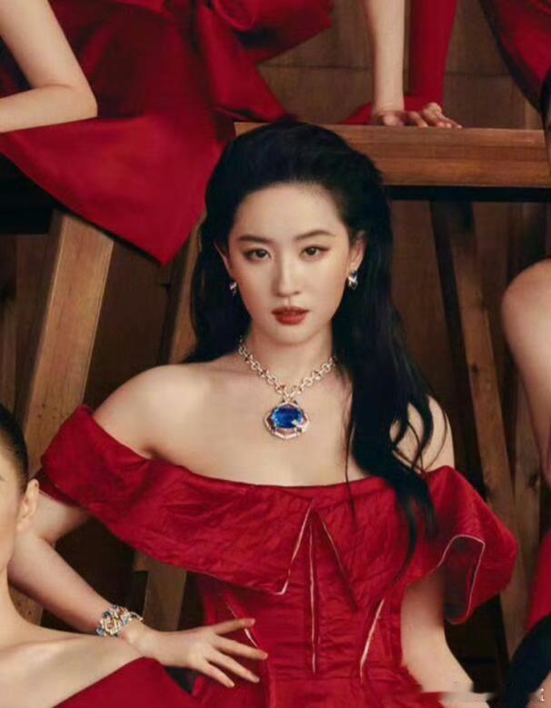 这次VOGUE金九是刘亦菲代言的宝格丽推封，除了有竞品的女明星，都戴上了宝格丽！