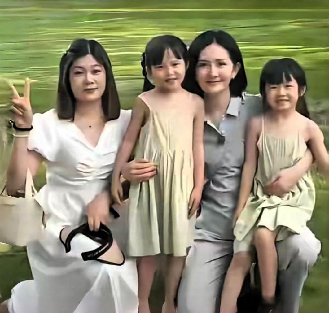 谢娜终于忍不住了，心里藏不住这份欢喜，索性把两个女儿大方晒了出来。以前分享