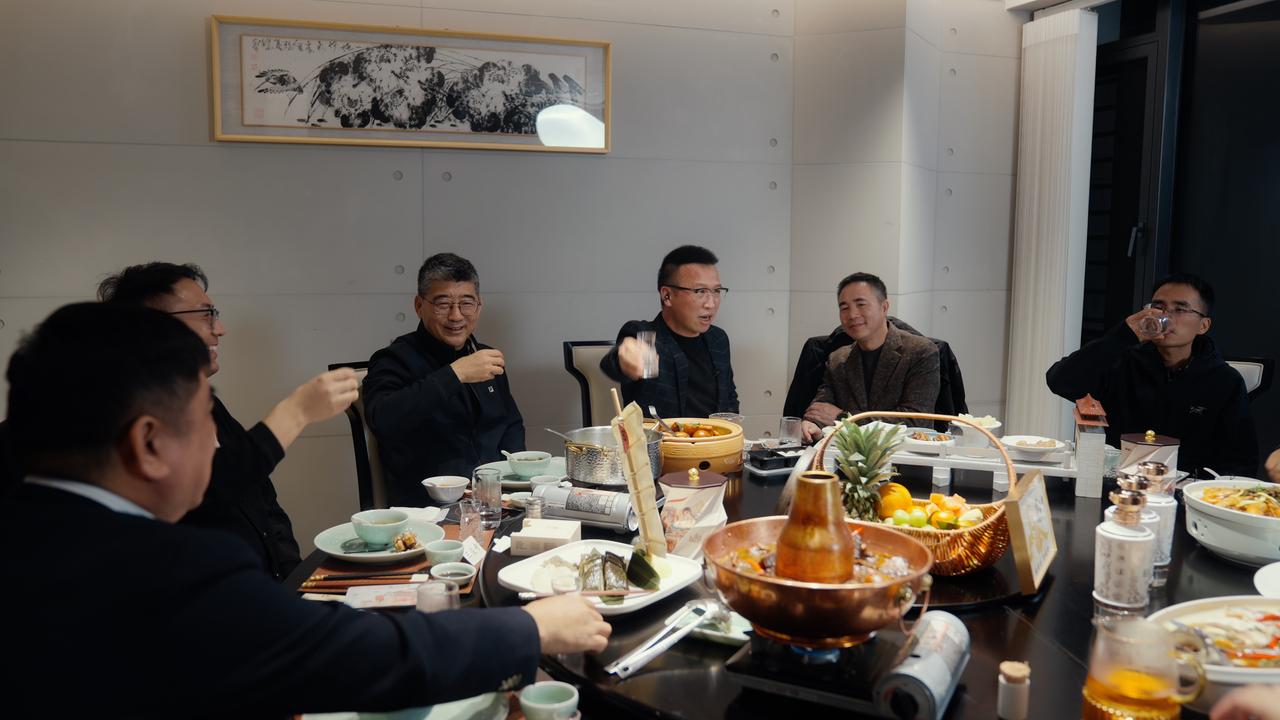 春节返乡，最动人的是团圆的温情，最实用的是一款能适配所有场景的座驾。周智琛的尊界