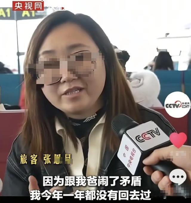 重庆，一女子跟自己老爸闹了点矛盾，一时上头，整整一年没踏过家门。眼看马年春节越来