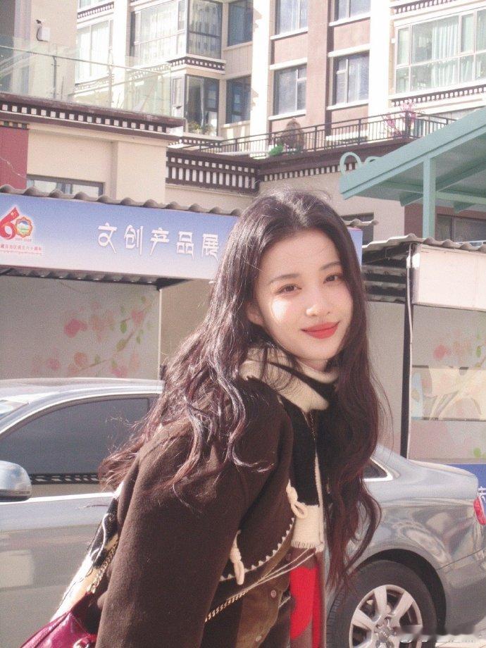 王楚然一出手就是神图奔跑吧路透又把王楚然的颜值焊在我心上了，日常暖色调穿搭配泡