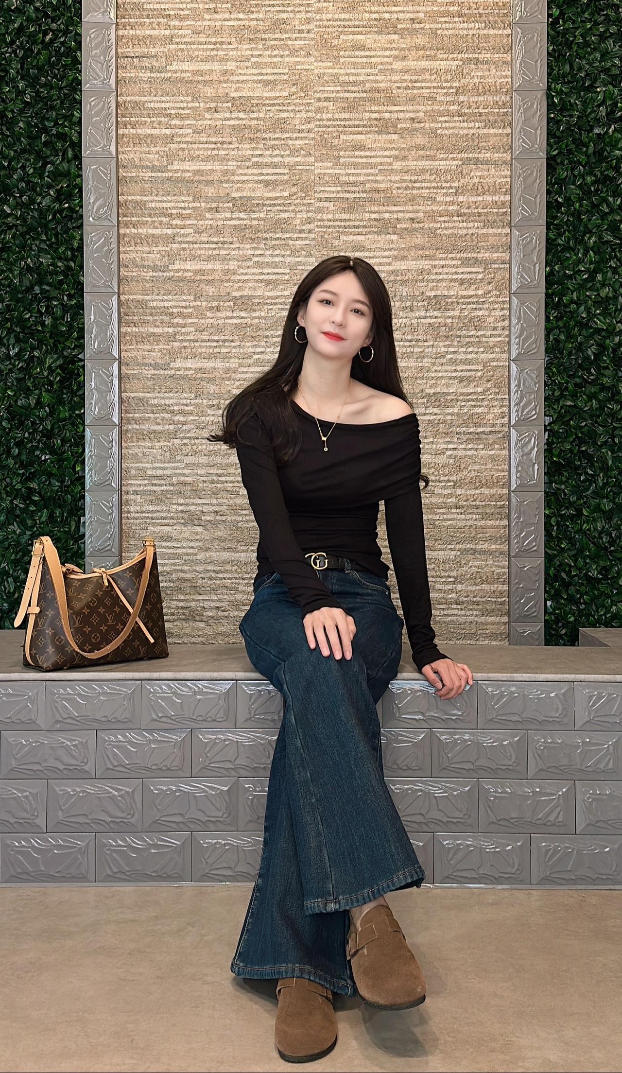 简单而又温馨的生活才叫做幸福斜肩上衣冬季穿搭打底衫