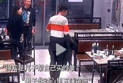 破防了！一男子生意失败破产，妻子跟他提出离婚，办完离婚后第二天，男子带着儿子