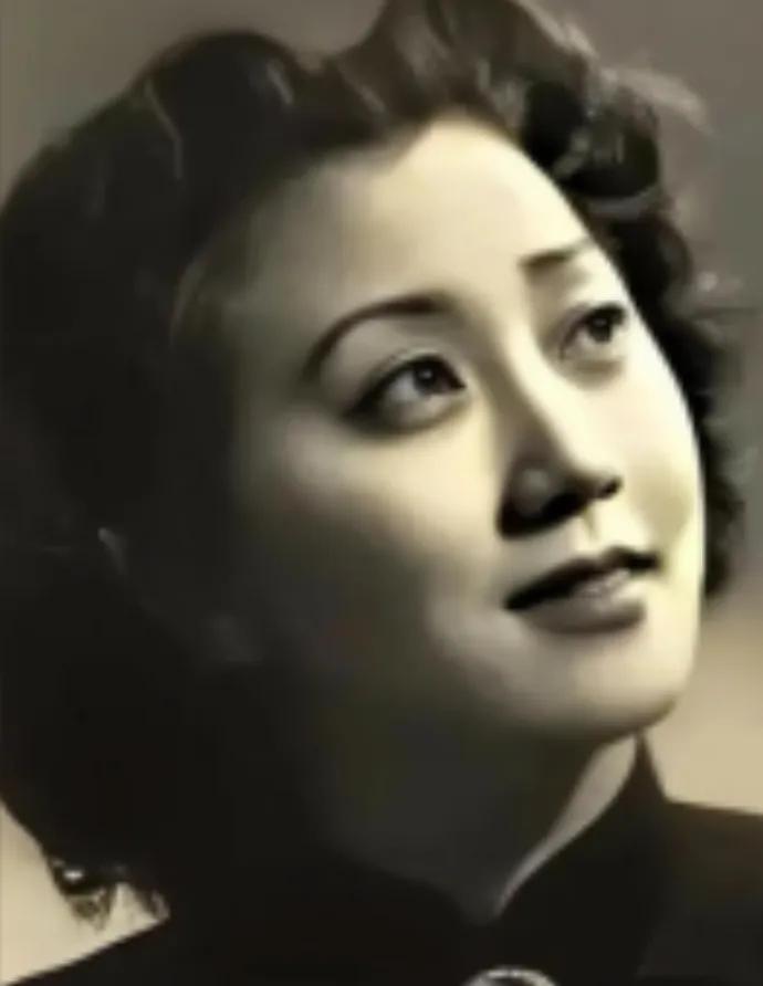 2012年，蒋英在北京逝世，葬礼十分隆重，她的遗体上覆盖着鲜红的党旗，可是，却有