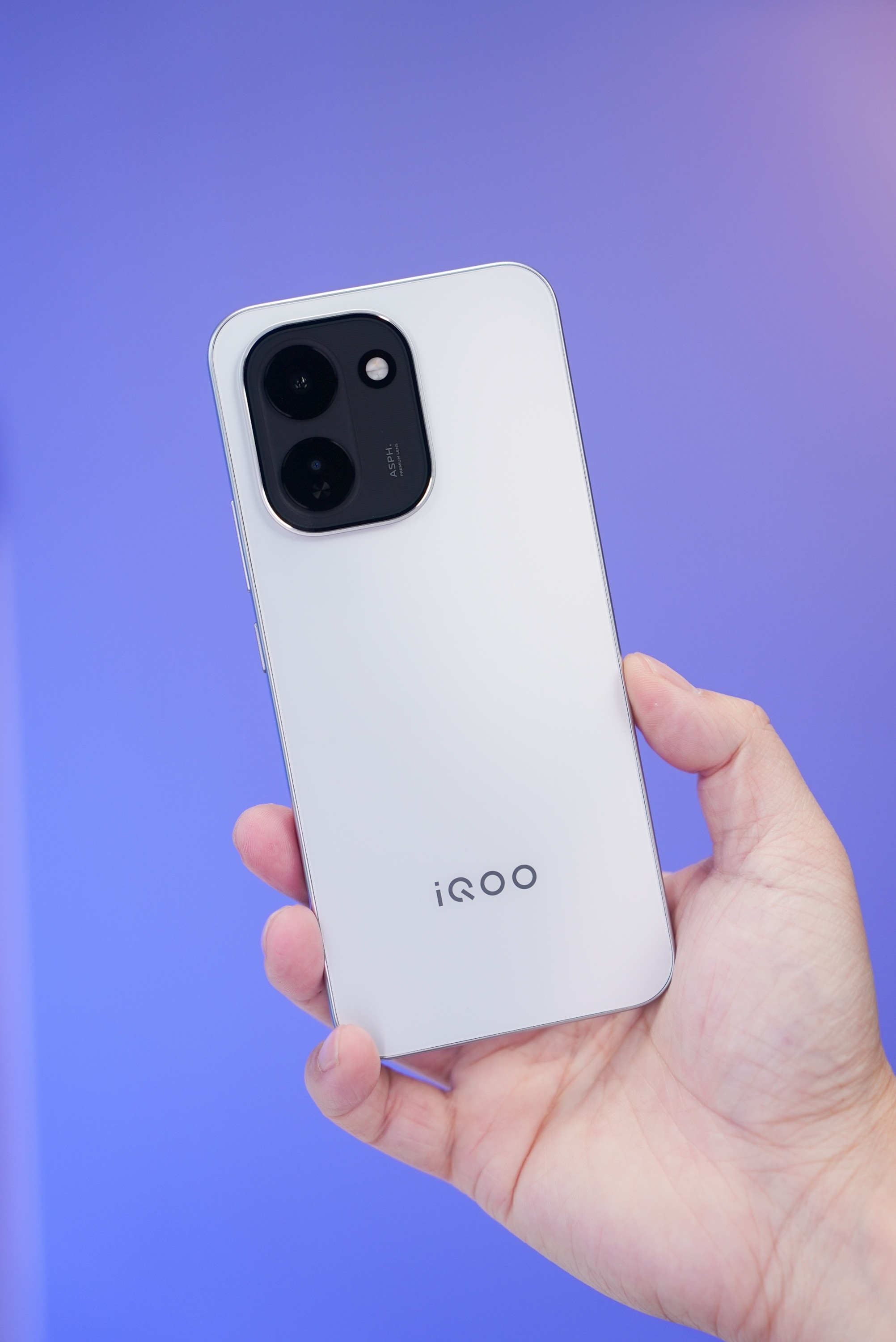 各位，刚刚发布的iQOOZ11系列，这定价可太有诚意了啊！165Hz护眼电竞屏