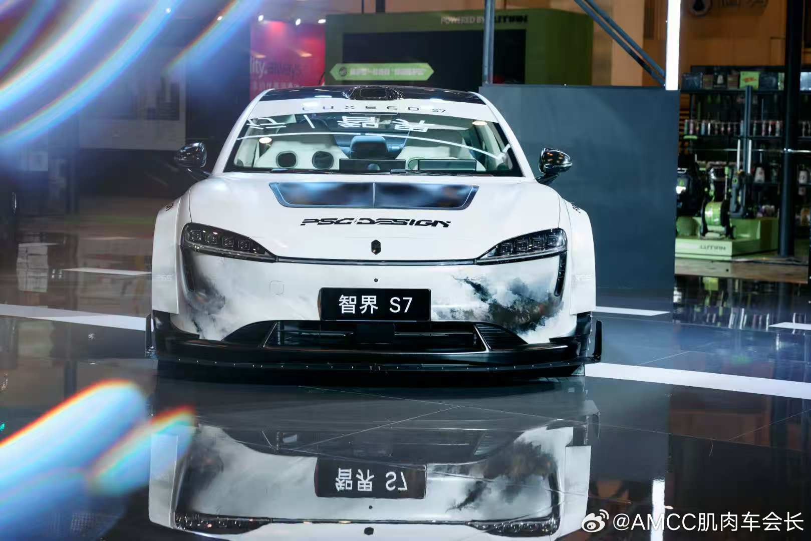 3月27日苏州GTShow上，智界R7/R7新S7直接把"出厂即改装体"玩明白