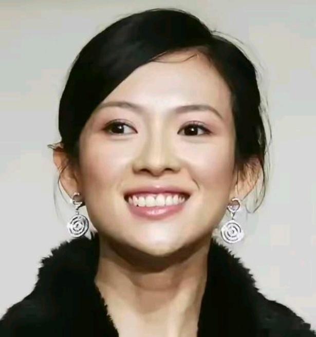 近来有人讨论汪峰47场商演赚的钱，可能还没章子怡在家躺着拿的分红多！！俩人离婚后