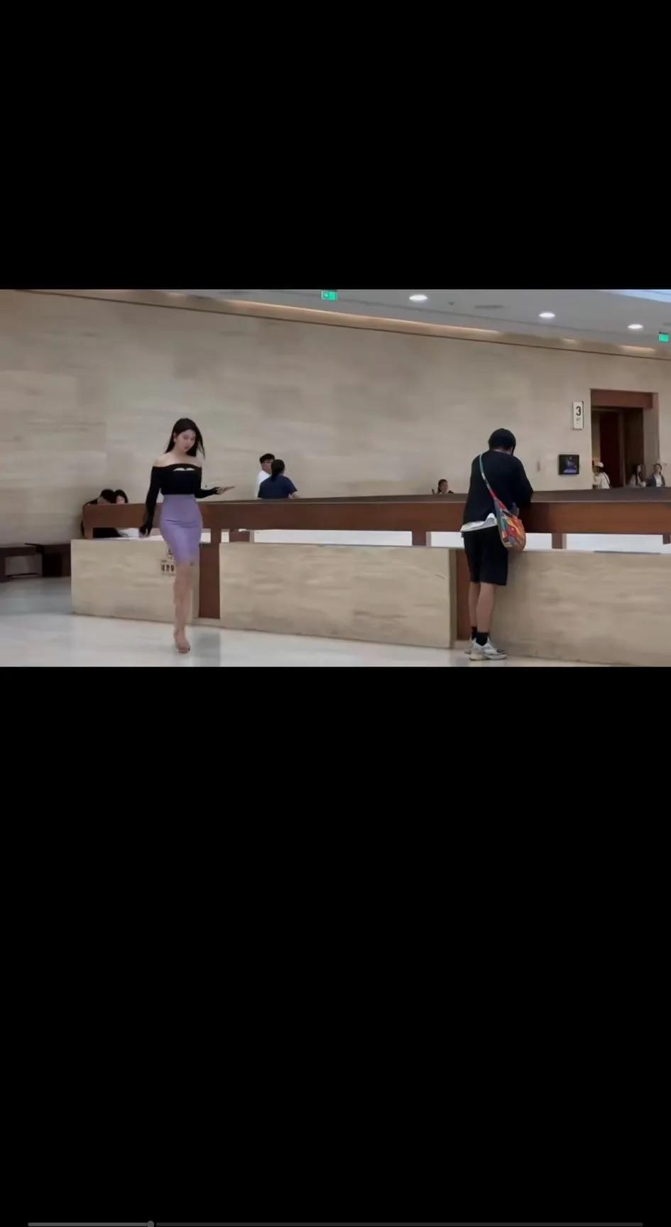 紫色确实好看，但很难想象，这种美女娶回家怎么能长久过日子