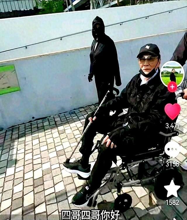 4月29日，谢霆锋的演唱会于昨日刚刚落下帷幕，今日谢贤便突然现身了！有网友在维