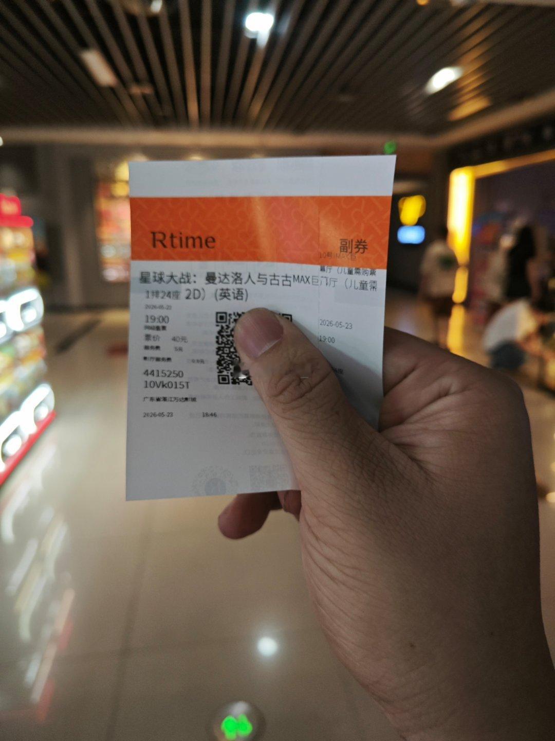 《曼达洛人与古古》看完了，作为星战老粉，从片中的几乎从头打到尾的动作戏，再到来自