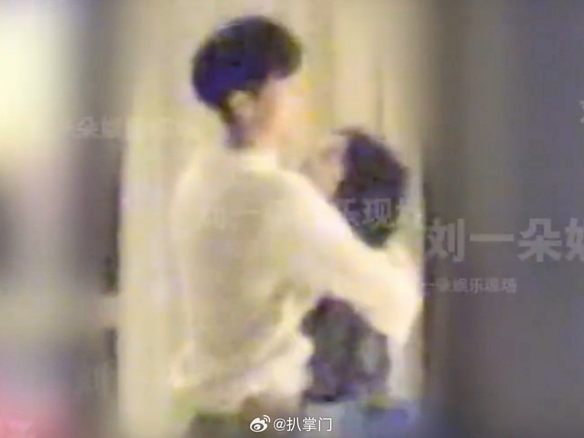 热恋的周也像是在拍偶像剧周也原来是幸福肥呀呀呀呀呀，现在来看周也的微胖，原来