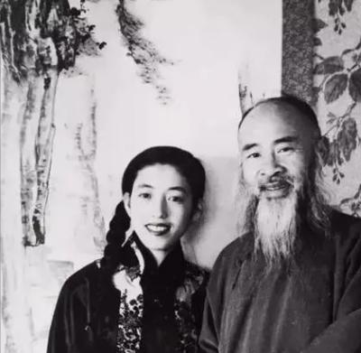 一次，富豪买了张大千一幅画，回家却发现是赝品。谁知，富豪非但不生气，还邀请张大千
