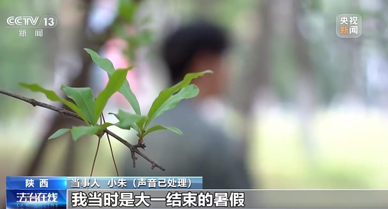 陕西西安，一大学生到一家宠物咖啡馆兼职，谁知途中店里的网红水豚突然从笼子里跑了出
