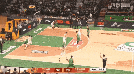 赵继伟高度赞扬乌戈洛佩斯，昨天在赛后球员通道赵继伟接受采访时说:乌戈最后布置的战