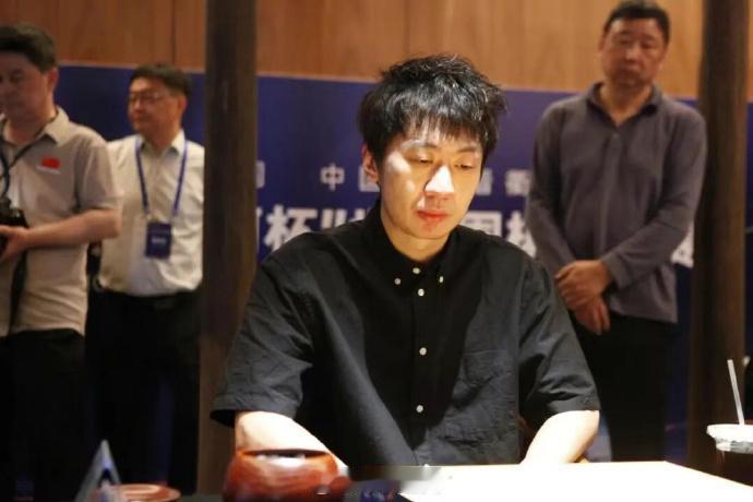 党毅飞洒下了喜悦的泪水！恭喜中国党毅飞夺得第3届烂柯杯（2-1胜韩国申真谞），这