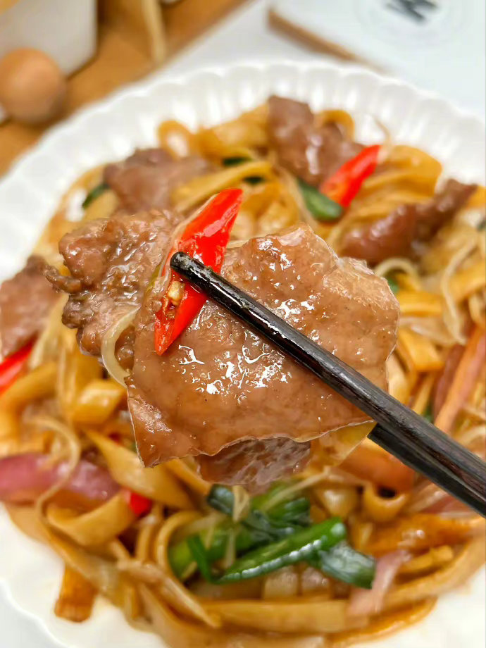 炒牛河的详细教程！真的好香好香哇~一盘不够我吃！