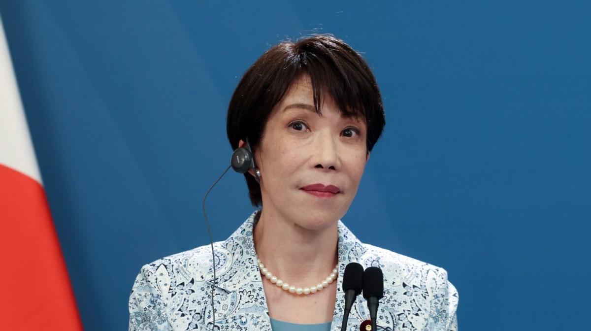 高市早苗现在把希望全押在年底APEC峰会上，想靠一场领导人会面，把中日过去半年的