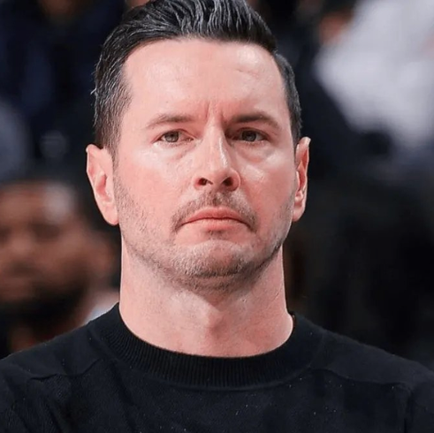 湖人的问题是人心散了，角色球员再差能差成这样吗？雷迪克已经对更衣室失去控制。