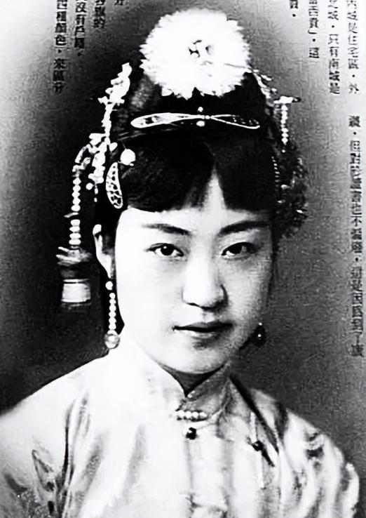 张学良一生自己承认的情人有11位，年老的张学良曾回忆起自己的爱情，说道：“我最喜