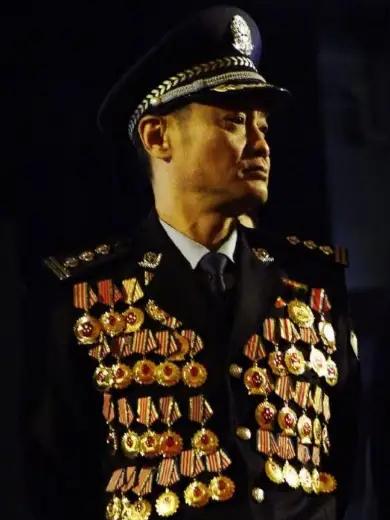 1998年，警官程鹏正在兰州火车站大厅巡逻，他见一男子行为可疑就上前盘问。谁知，