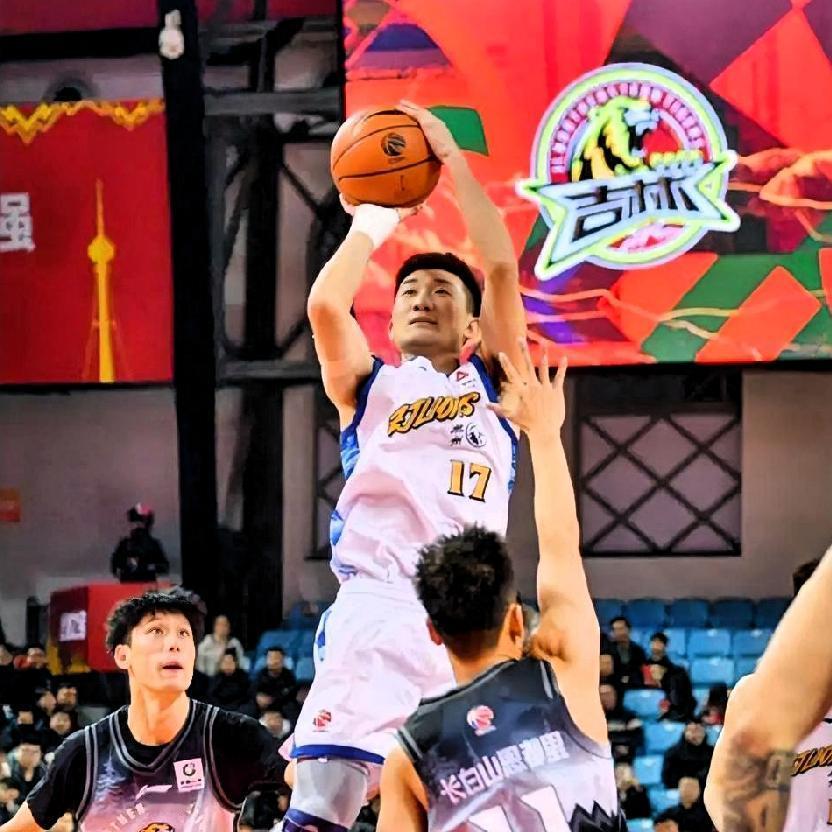 一、核心竞争力1. 冠军班底与默契：保留胡金秋、孙铭徽、朱俊龙、赵岩昊等上