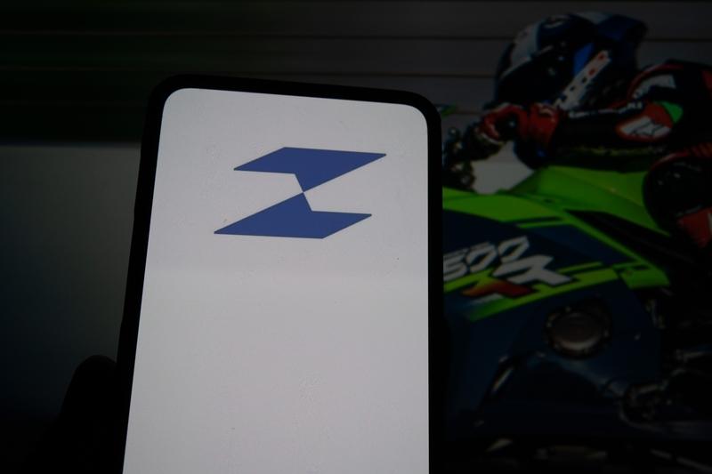 浙大教授郑强称张雪的机车冠军一冠抵十冠，此言一出，评论区瞬间炸开了锅。有人拍手叫