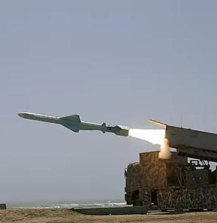 伊朗发出“核弹”级警告，这次伊朗真的疯了，直接把底牌掀了——革命卫队放话：谁敢动