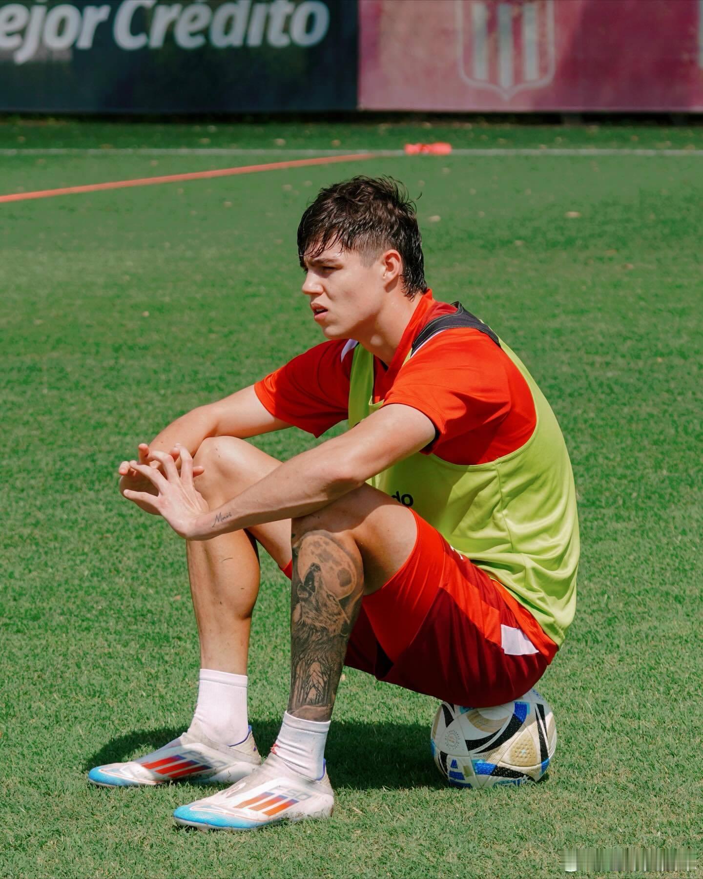 帕拉西奥斯：和伟大团队训练的第一周，很高兴成为其中一份子。国际米兰意甲热点现场