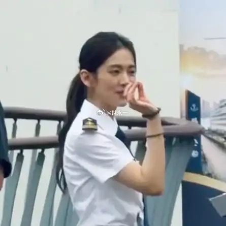 金靖：你的脸就这么小～