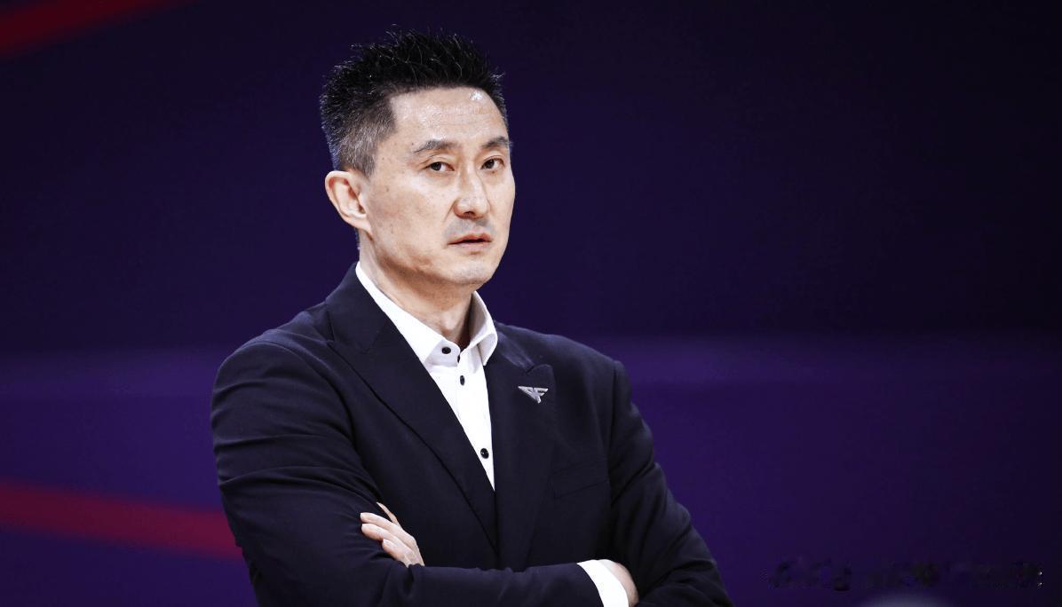 杜锋告别一线执教，休整一年退居幕后，推测：无法割舍三件心事。1.广东队谁来接