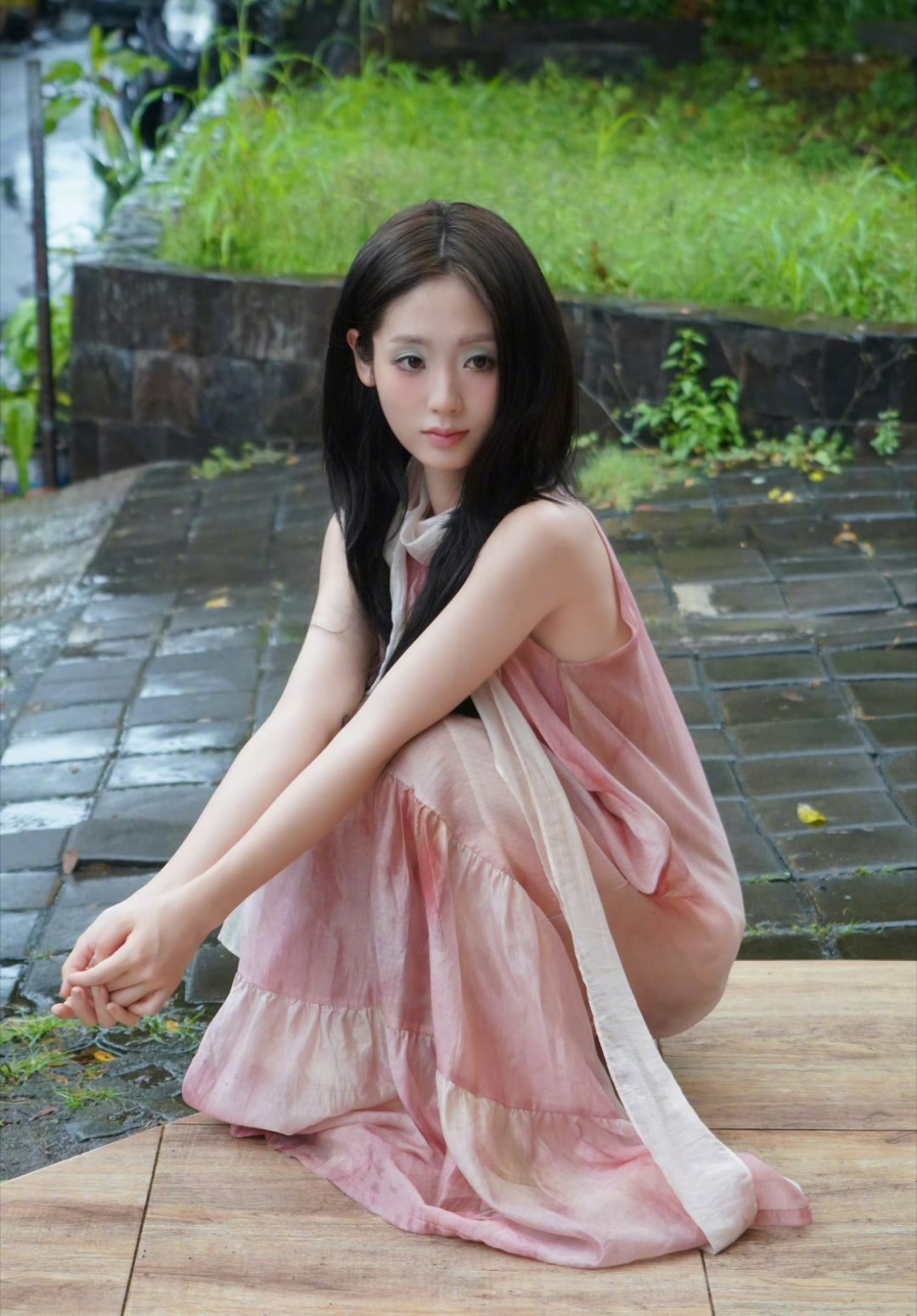 邢菲风景再美，也不及你半分好喜欢你穿这身粉色，特别美，粉粉嫩嫩的