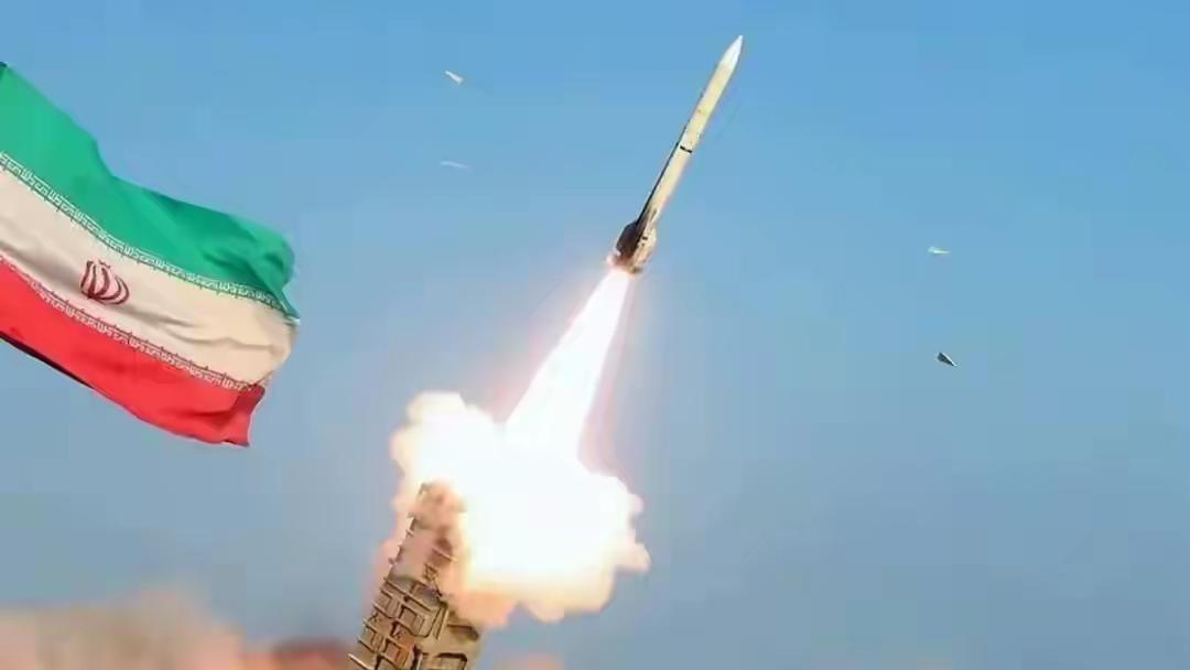 伊朗雷霆反击！炸我油库必还炼油厂，这才是中东硬气底气家被炸、油库遭毁，伊朗