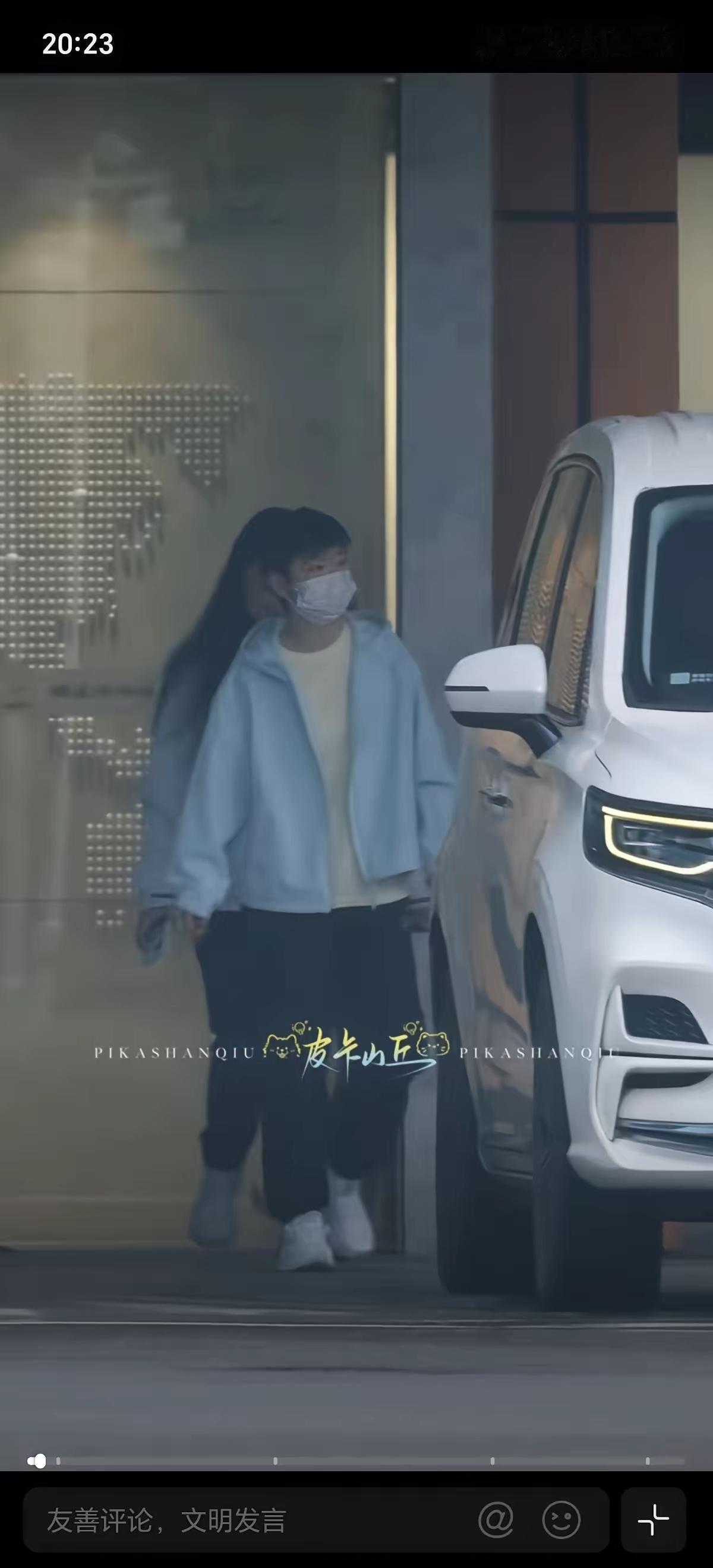 4月19日莎头同乘一辆车去医院做理疗了吗？今天刷到头哥乘坐这辆白色越野车去医院