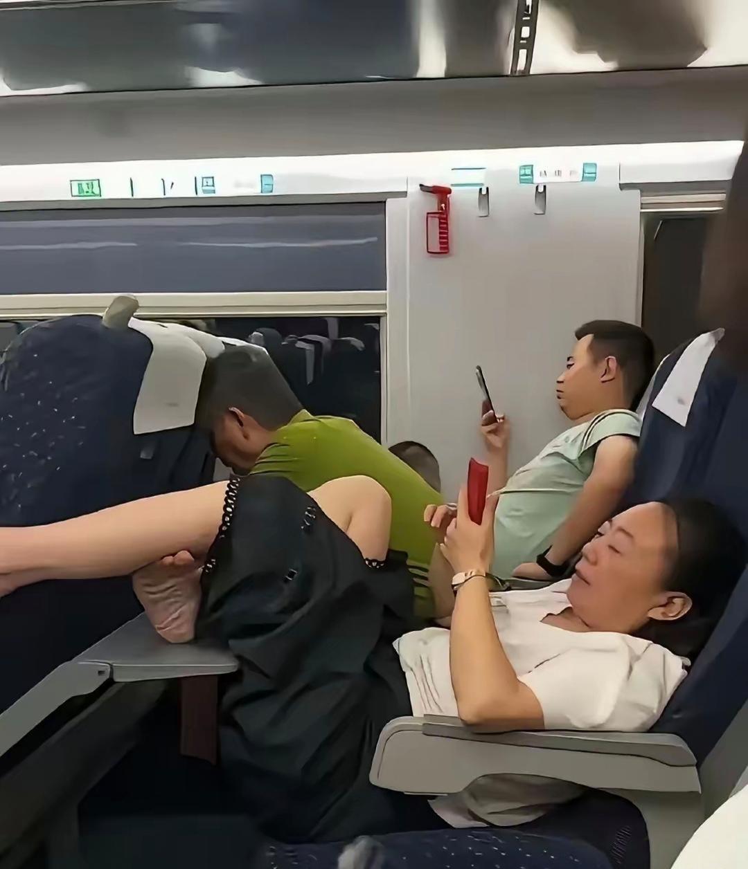 老天呐，大妈是怎么做到不脸红的啊