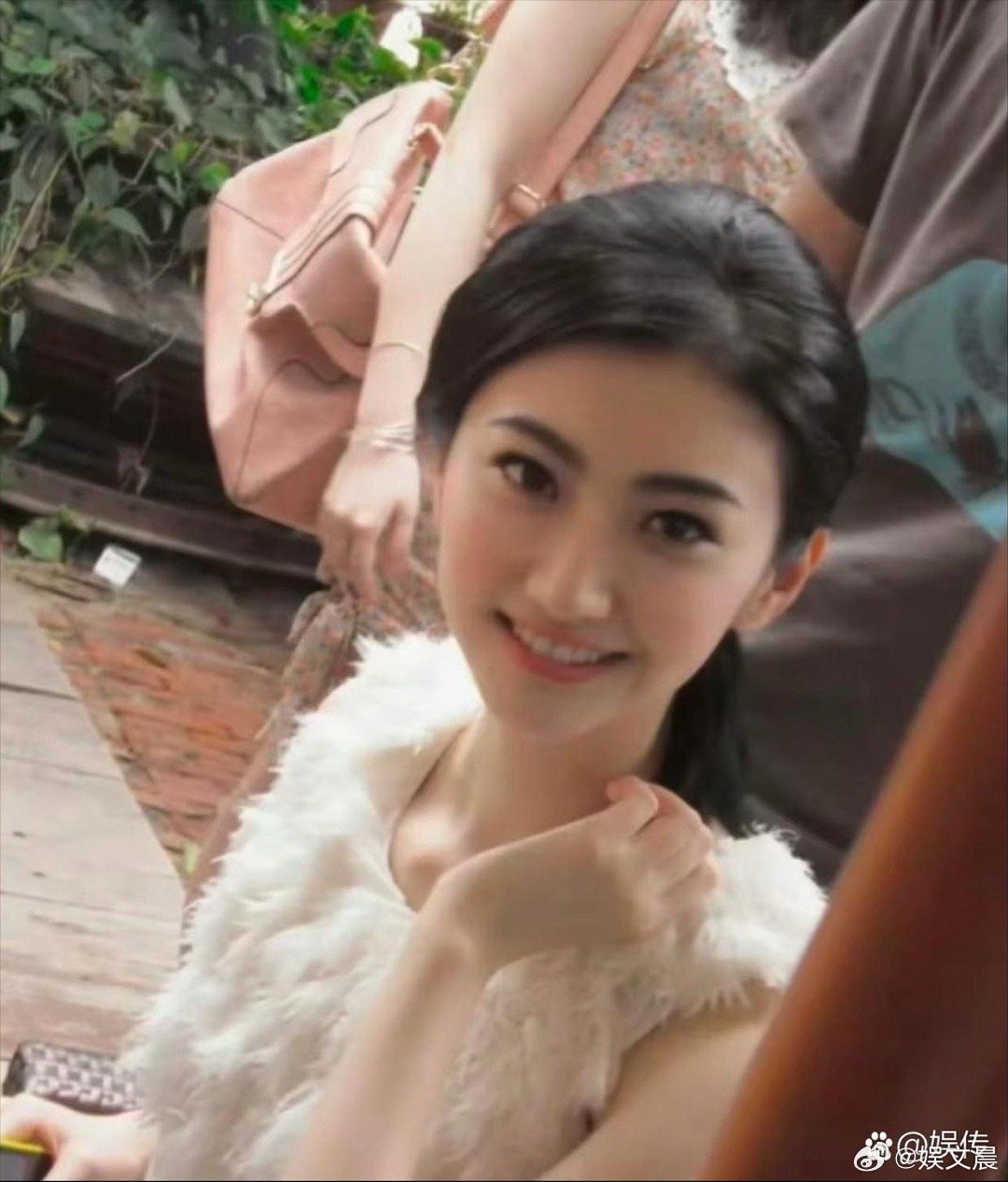 早期景甜的颜值太逆天了！精致五官搭配灵动气质，美得自带柔光滤镜，简直让人忍不住惊